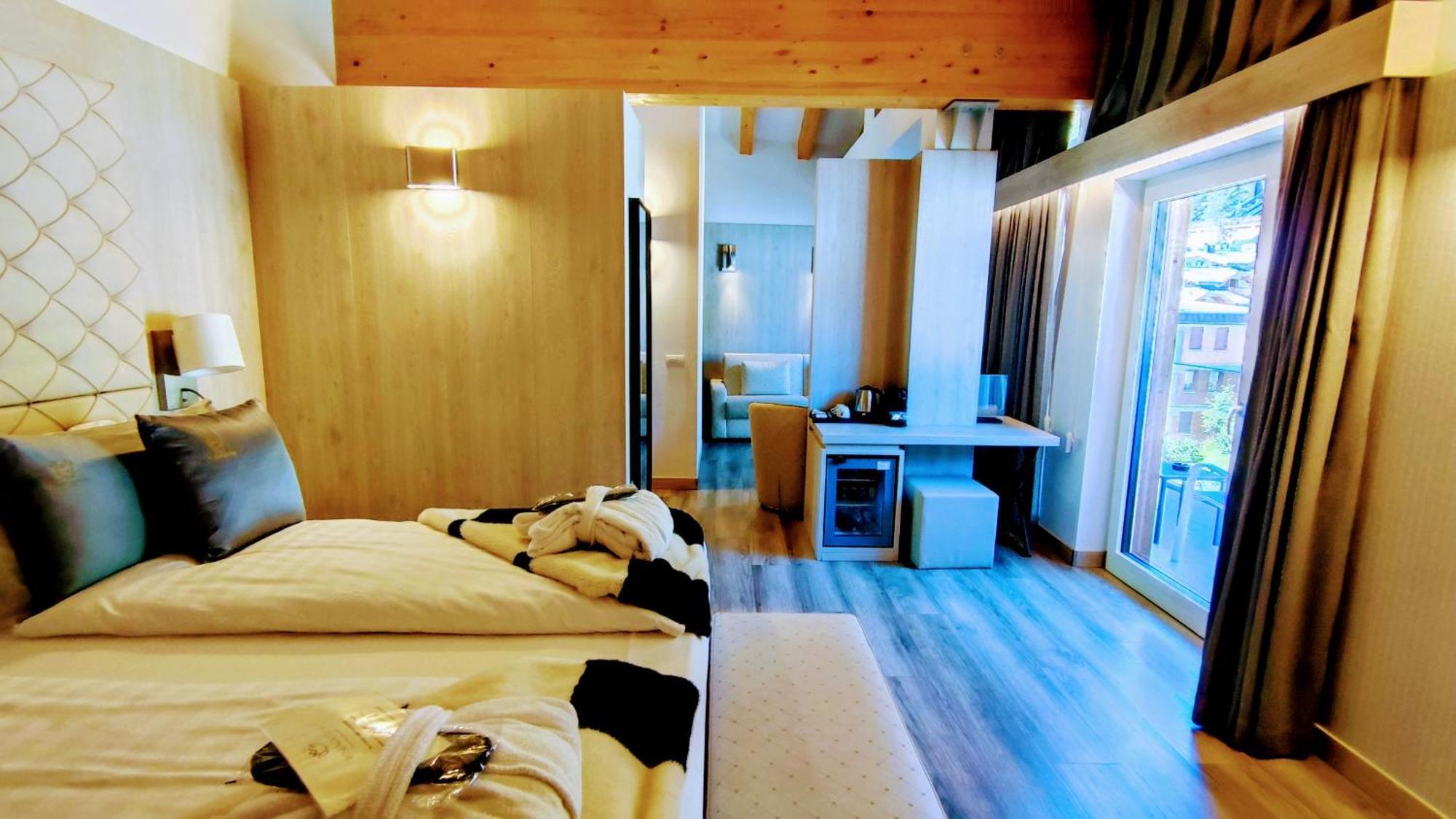 Hotel Rosengarten Madonna Buitenkant foto